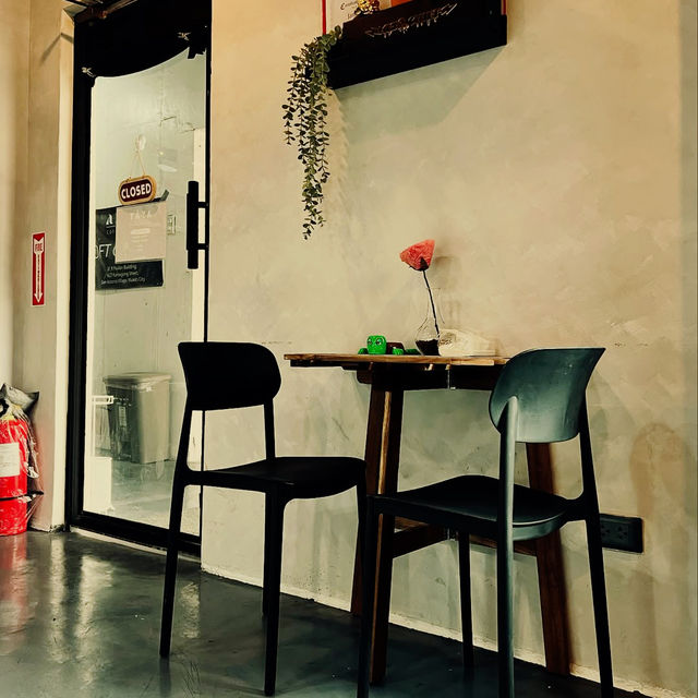Verses & Vibes, Manila’s Soulful Sip Sanctuary