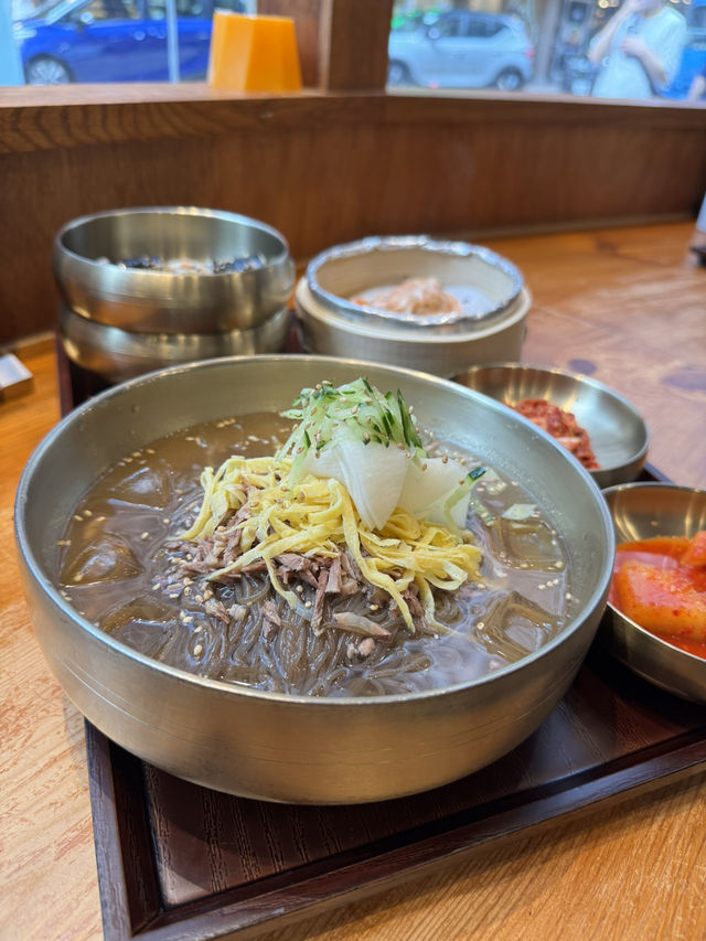牛骨湯麵同水冷麵必食