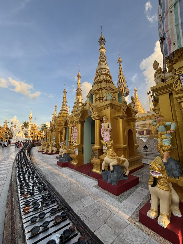 The most sacred golden Buddhist temple in Myanmar: Shwedagon Pagoda ✨