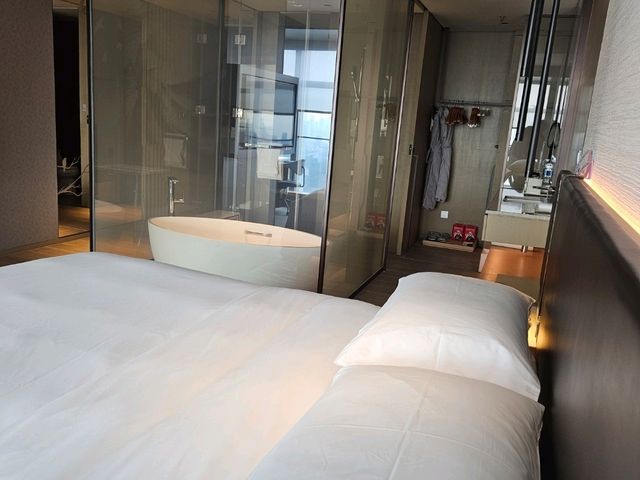 入住很高級又高樓層的深圳灣萬麗酒店