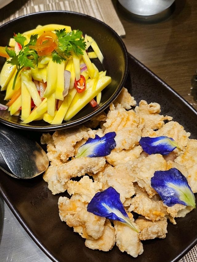 Why Benjarong Restaurant at Dusit Thani Mactan Cebu Is a Lazy Foodie's Paradise 🍹🌅 Why Benjarong Restaurant at Dusit Thani Mactan Cebu Is a Lazy Foodie's Paradise 🍹🌅
