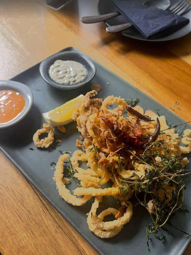 Perfect Strangers คาเฟ่กึ่งบาร์สุดเท่ Perfect Strangers คาเฟ่กึ่งบาร์สุดเท่