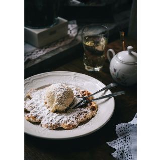 メルヘンの味、モーゼル川の上で：カフェ・クラッパーブルクでの甘いひととき