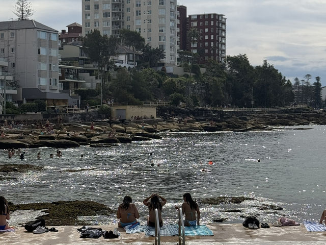 맨리 비치의 청량한 파도와 자유로운 분위기 여행지 🇦🇺