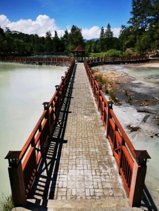 Lahendong geothermal field – steam vents and mini craters near Manado