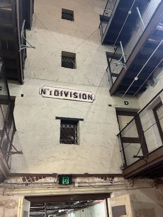 เบื้องหลังกำแพง: เรือนจำฟรีแมนเทิล ⛓️🏛️