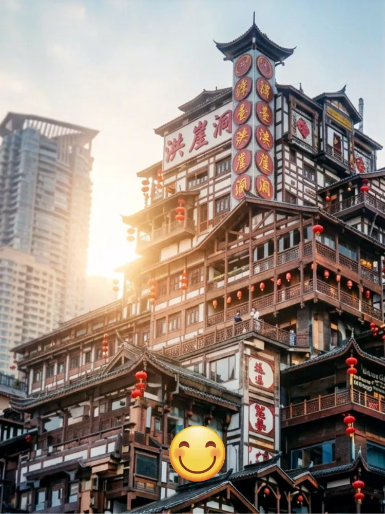 江畔霓虹夜景。