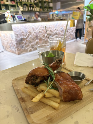 佐敦木系文青打卡西餐廳！Potluck Eatery：海陸套餐超高質，人均$200食龍蝦鋸靚扒 🍽️✨