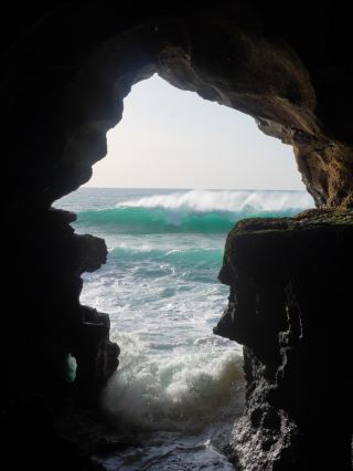 【摩洛哥】地中海與大西洋交會處的風之城！踏上旅程，穿越丹吉爾令人驚嘆的白色風景和異國風情，這座國際都市深受藝術家們的喜愛。