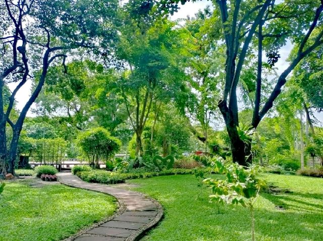 Amazing Saranrom Park