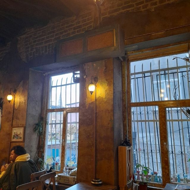 Estetik Cafe in Balat
