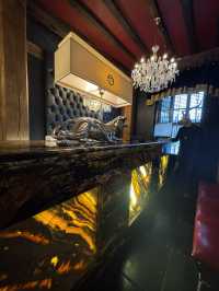 The crazy bear hotel Beaconsfield🐻