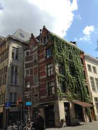Antwerp is the city of the thrown hand. 