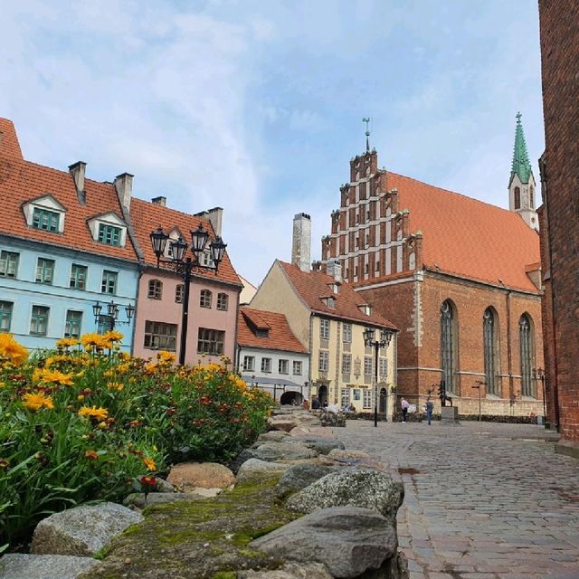Springtime Charm in Riga – Blossoms, Architecture, and River Breezes