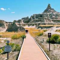📍 Top Landmarks in Badlands National Park – Nature’s Sculpted Masterpieces 🌾⛰️