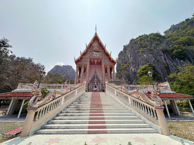 Stunning Buddhist temple by the mountains 