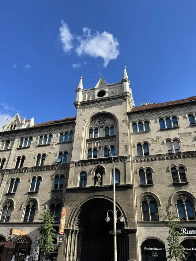 🏰 Budapest: Castles, Thermal Baths & Danube Views