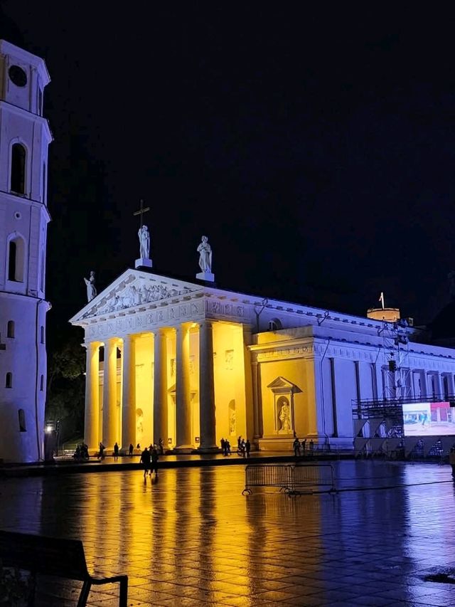 Vilnius: Europe's Largest UNESCO Old Town (360 Hectares of Baroque Splendor) Vilnius: Europe's Largest UNESCO Old Town (360 Hectares of Baroque Splendor)