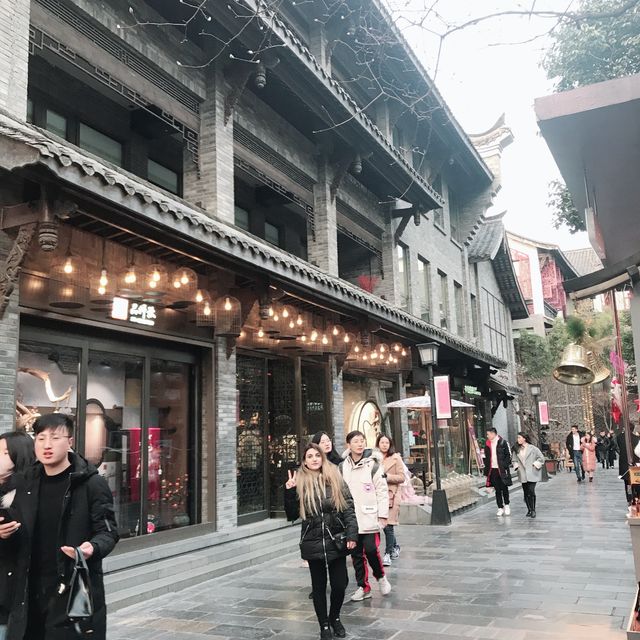 Chengdu’s MUST visit - Kuanzhai alley 