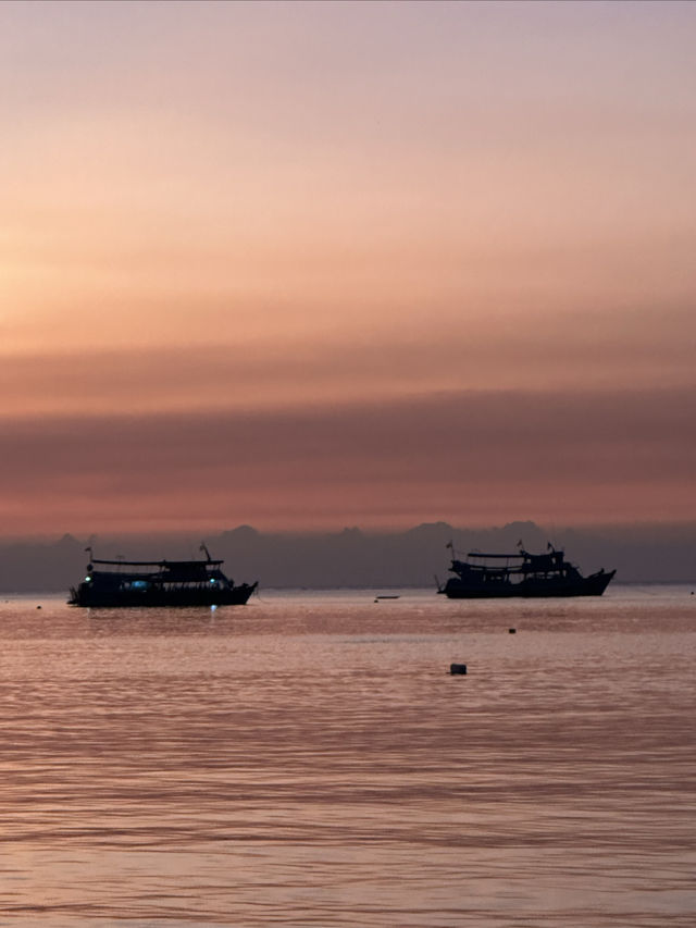 Tao Island sunset, the colors of the sky change endlessly after sunset.