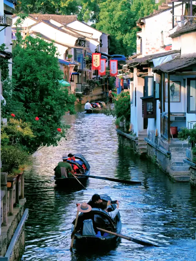 Rated as the most beautiful ancient town in China by National Geographic