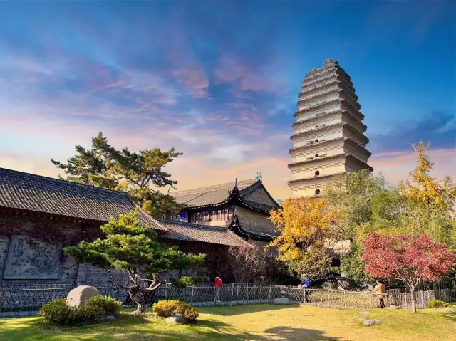 In Xi'an, at the Small Wild Goose Pagoda, I encountered the stunning beauty of autumn