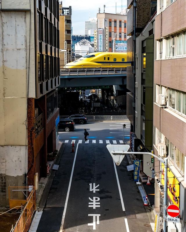 東京の都会の魅力：賑やかな街角の活気を感じよう！🏙️🇯🇵