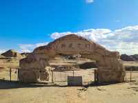 沙漠中的奇觀：探索烏爾禾風城，新疆魔鬼城之旅