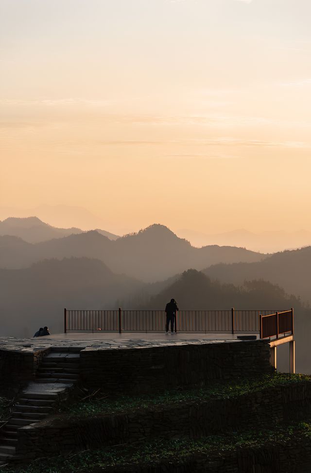 皖南版千里江山圖，飄在雲端的古村