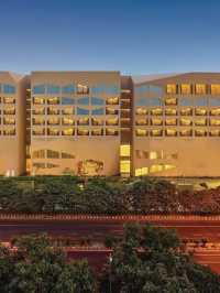 🌟✈️ Top Delhi Dwelling: Vivanta's Luxe Comforts! 🏨🍴