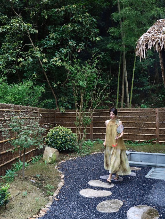 隱秘在山林深處的桃源居所。
