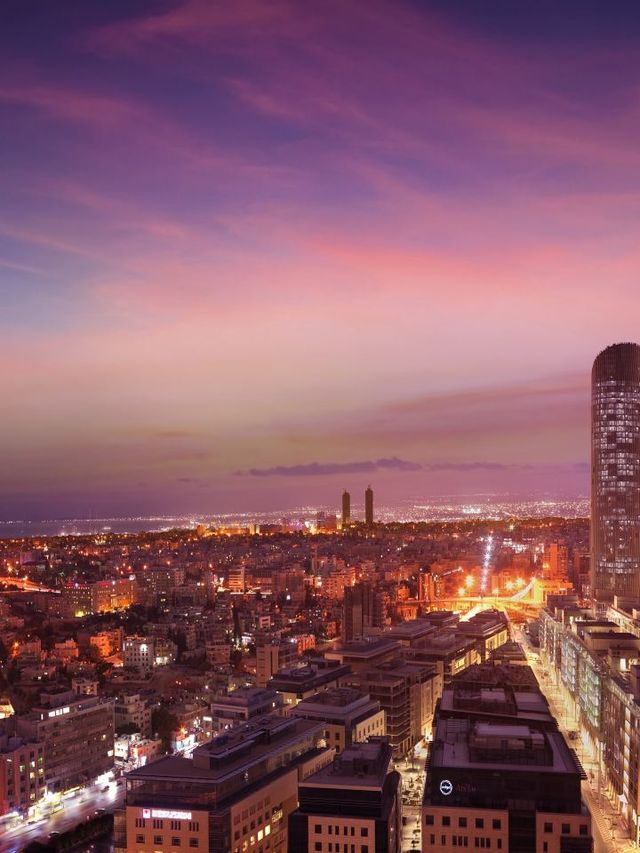 🌟 Amman's Chic Sleeps: Rotana's Sky-High Elegance 🌟