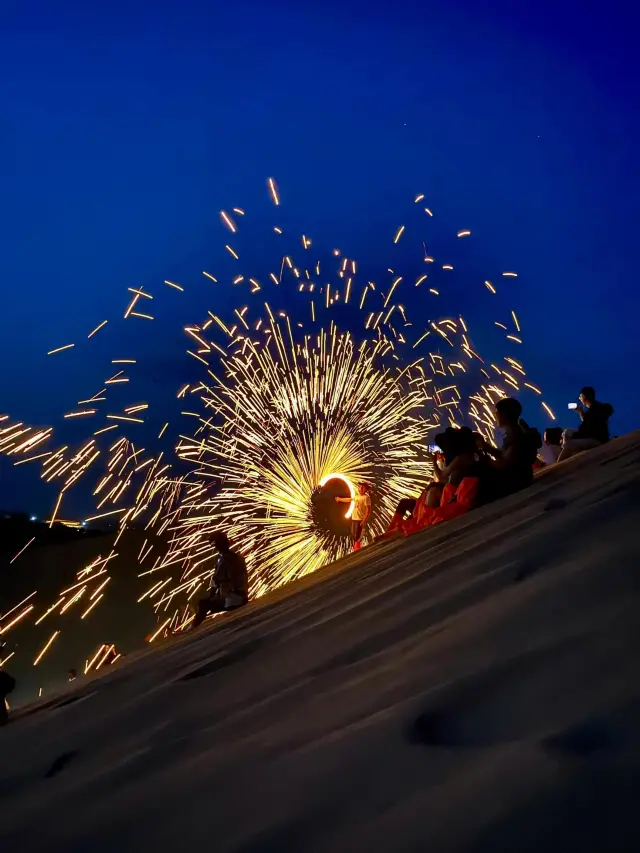 Dunhuang Mingsha Mountain Crescent Spring, camel riding chorus under the starry sky||