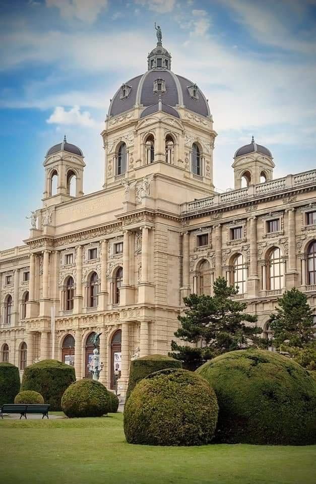 今天見識一下這座舉世聞名的城市——維也納！