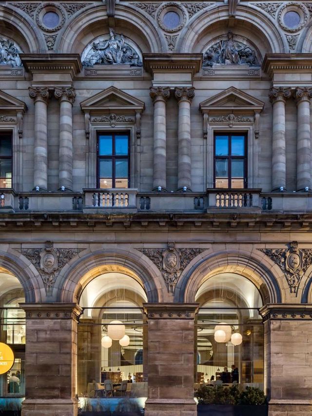 🏨✨ Manchester Marvel: Luxe Stays & City Views 🌆