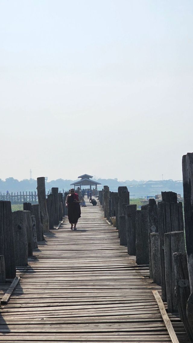 盡享城市之光——曼德勒山。