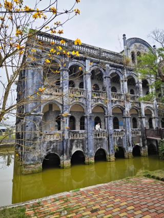 Guangxi Yulin! A century-old foreign-style building built on water...