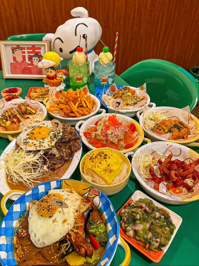 長春桂林路｜蠟筆小新主題的日式食堂。真的太可愛了 環境及餐食滿滿的蠟筆小新風格 肥牛咖喱。