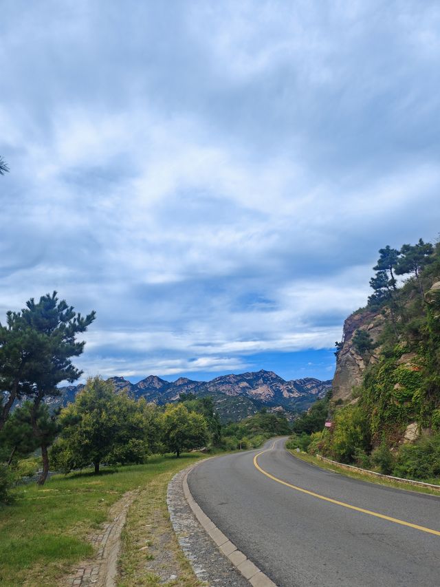 親近北鎮醫巫閭山。