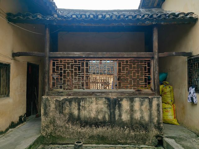 廣西鹿寨仁里屯鄧氏堂祠。