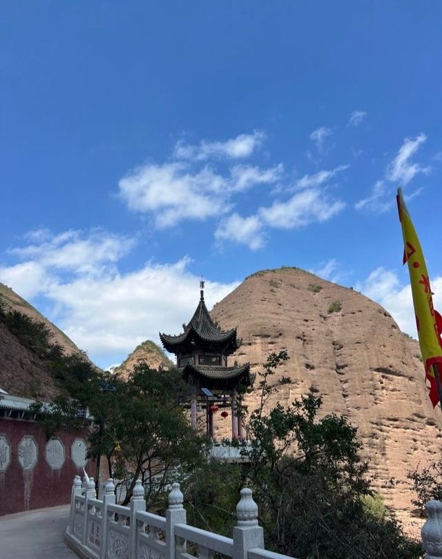 武山水簾洞石窟群。