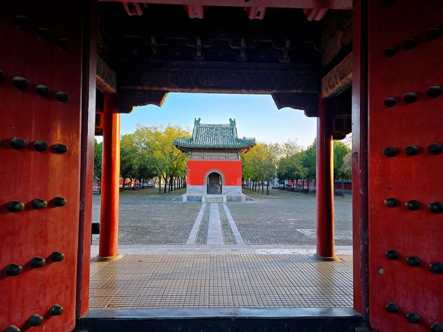 洹水河畔總統墓：袁林。