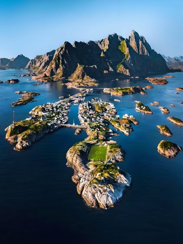 "冰島新年之旅，極光和冰洞探險哪個更吸引你？"