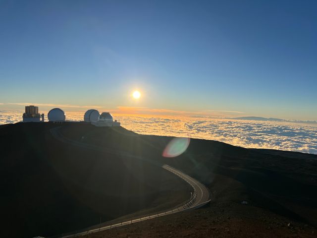 雲端之上的綺夢之旅：登頂莫納克亞山觀日落