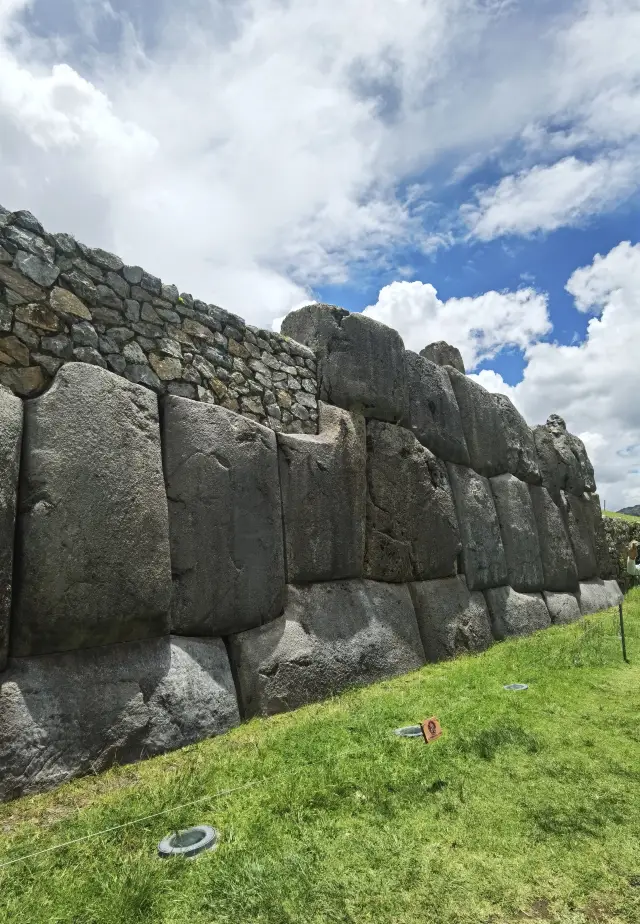 Explore the Inca Empire's military fortress, Sacsayhuamán