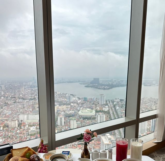 河內樂天酒店｜全景視野與頂級服務