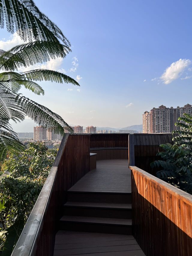 大隱隱於市，小隱入伴山
