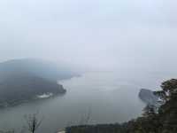 春來尋夢石竹山
