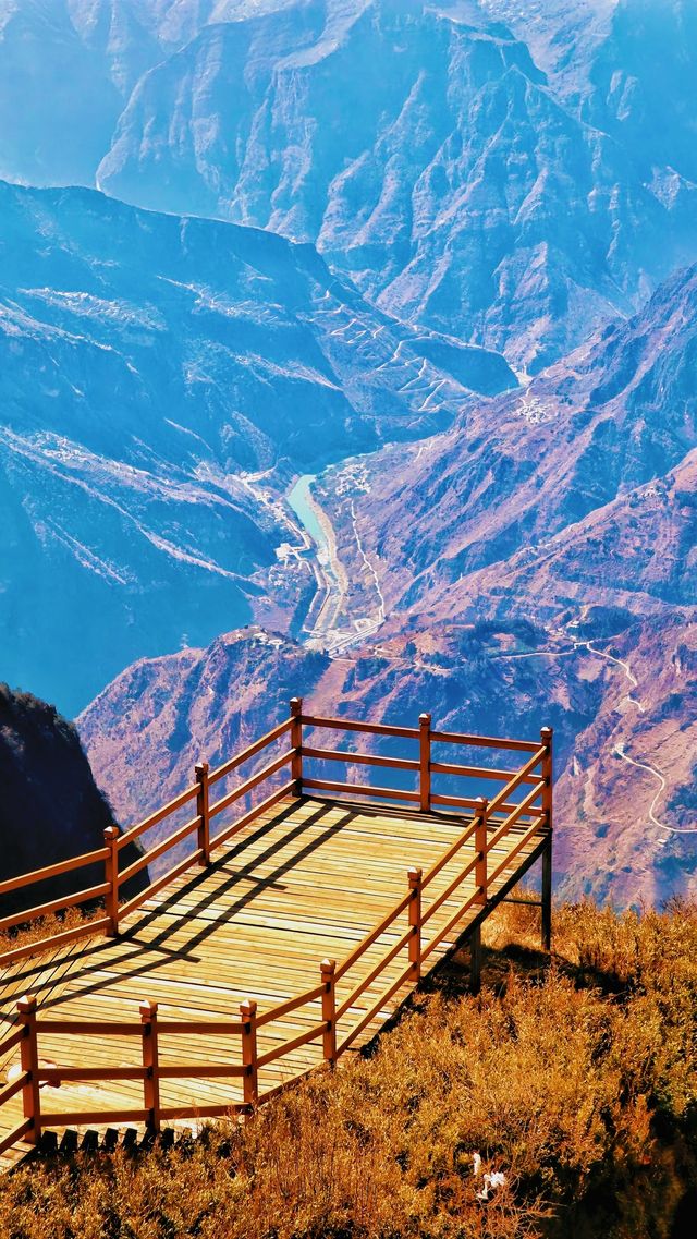 昭通有個奇特嘅地方，山巒景色秀麗，雲霞互相依偎