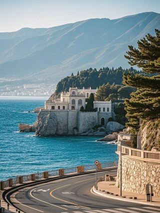 Yalta: Stroll Along Crimea's Dreamlike Coast, Encounter the Gentleness of Time
